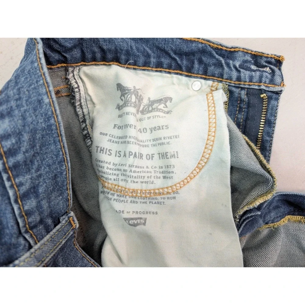 Levis step out
